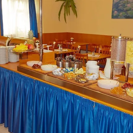 Adeba Отель Прага