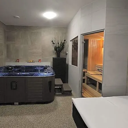 Hotel Adeba 4*