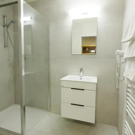Hotel Adeba Plus 4*